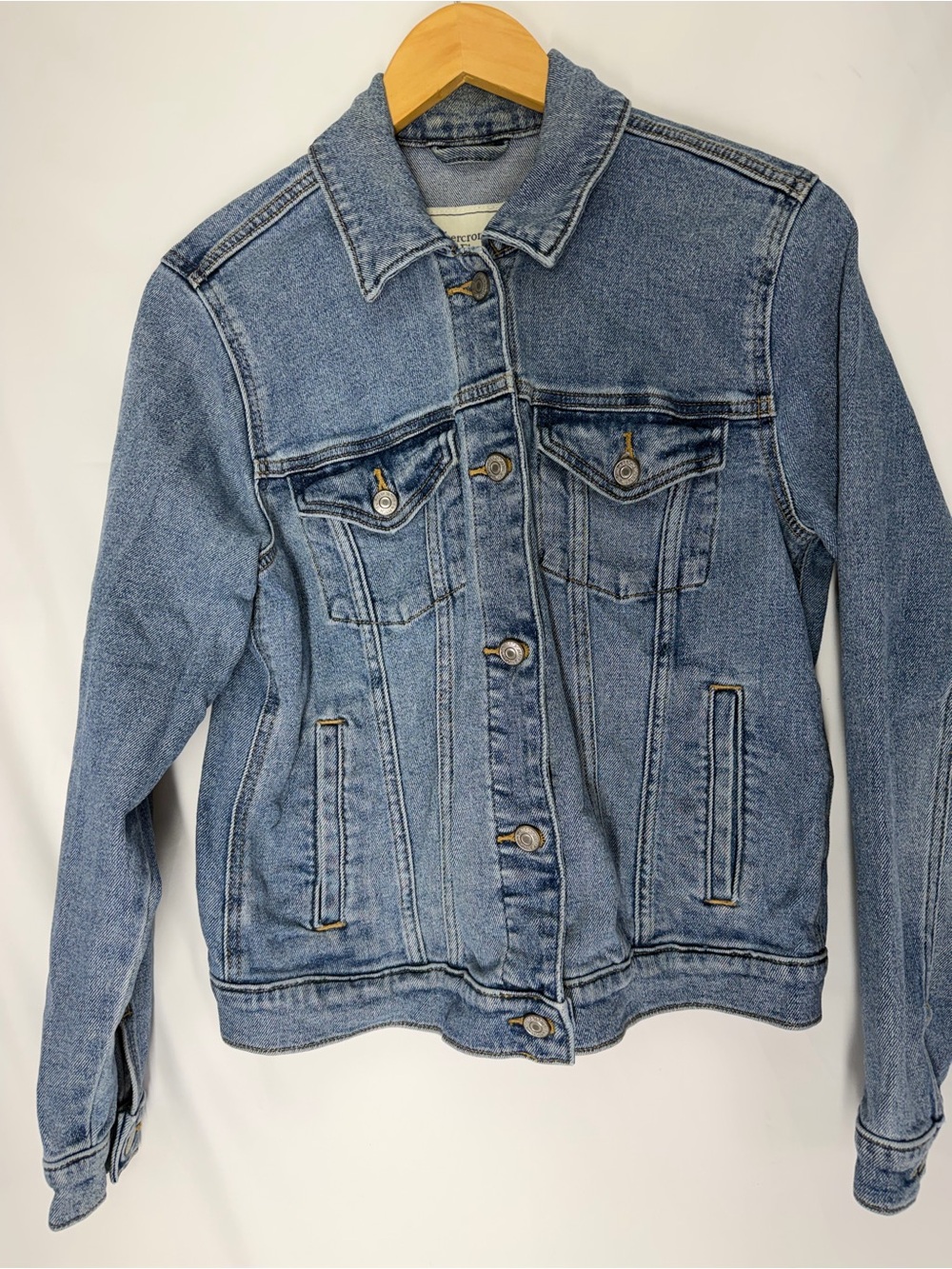 Abercrombie & Fitch Womens Medium Denim Trucker Jacket Classic Wash Jean Coat M